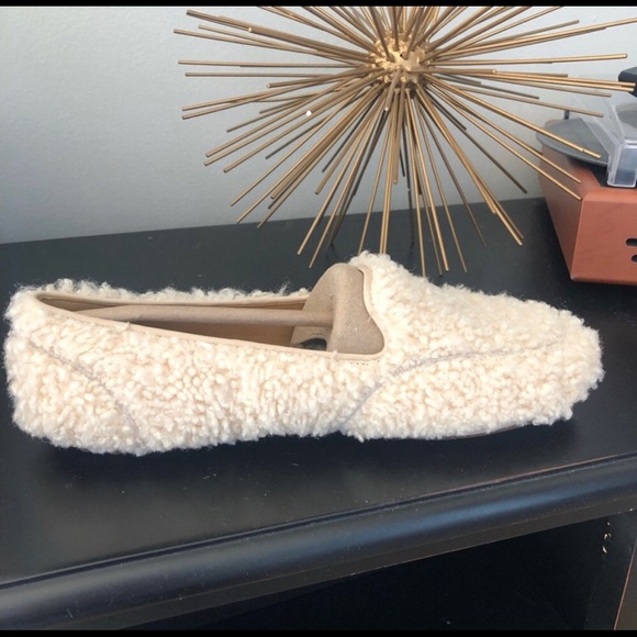 UGG HAILEY FLUFF SHEARLING SLIPPER, Size 9 - Picture 8 of 8